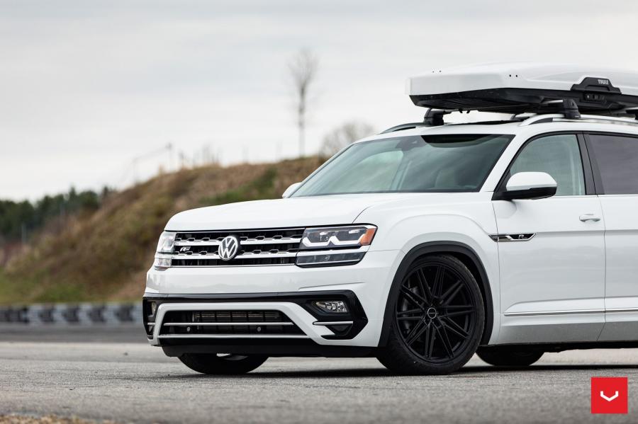 Детали экстерьера Volkswagen Atlas R-Line on Vossen Wheels (CV10) 2019 года  (фото 14 из 53)